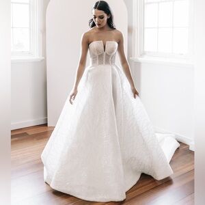 Stunning Ballgown Wedding Dress- NWT